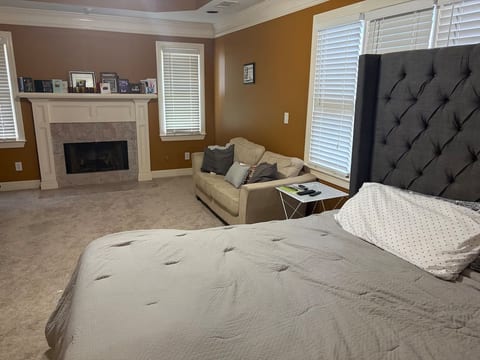 3BR Atlanta Home Minutes to Mercedes Benz Stadium image 3