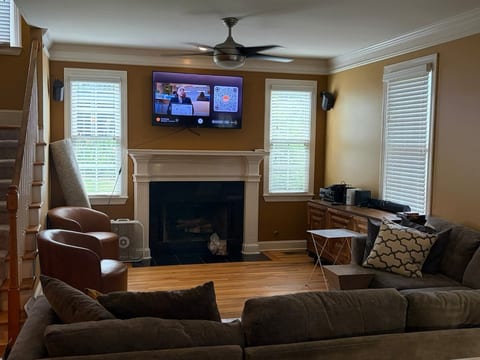 3BR Atlanta Home Minutes to Mercedes Benz Stadium image 5
