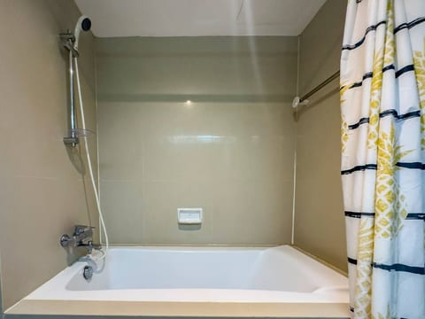 Twin Peaks Condo | Monthly Stay | Pool & Gym
