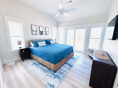 Brand new! Sleeps 10, pool, ocean and horse views! image 2