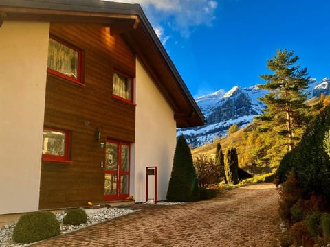 6-bed apartment, Dusche, WC