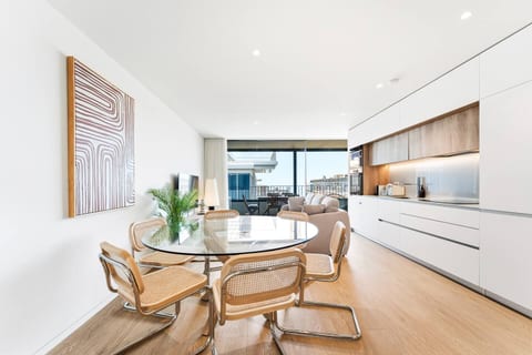 Sleek Gaia Oasis | Modern Gaia Retreat & Balcony