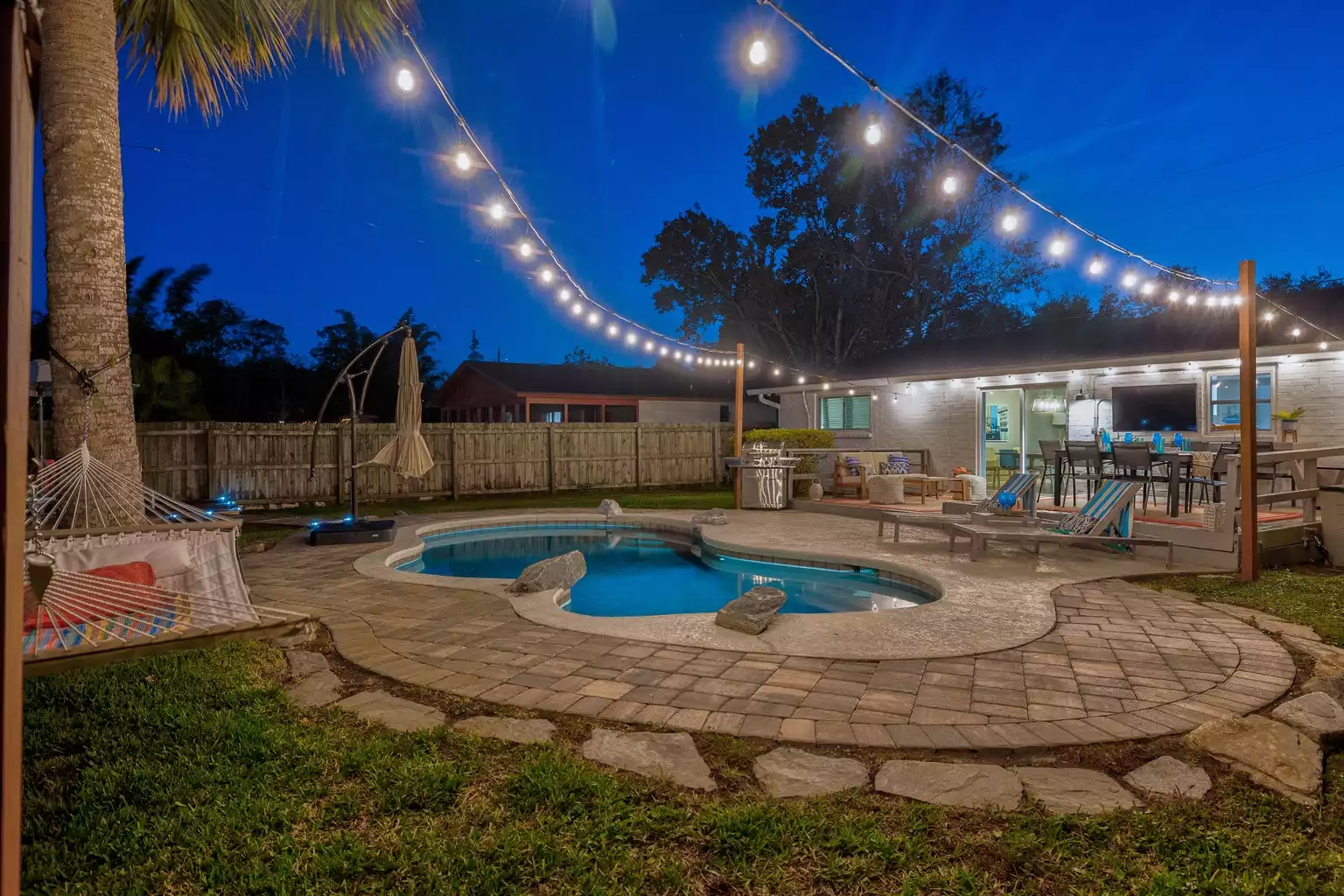 Private backyard oasis - Osprey's Rest: Heated Pool 1mi to Mayo 5mins to Beach - Jacksonville