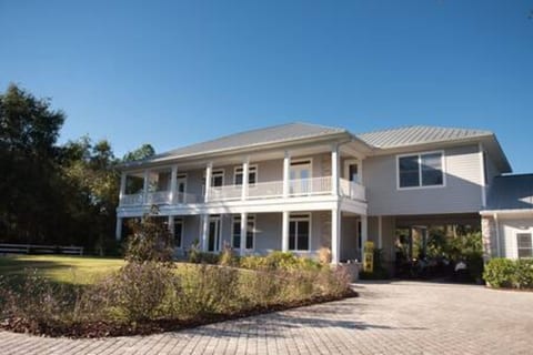 Southern Plantation Oasis