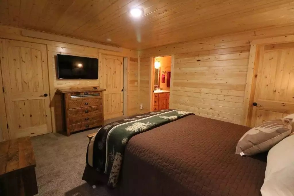 Bedroom #4 is a junior suite in lower level - queen bed shown with different bedspread. (true colors)
