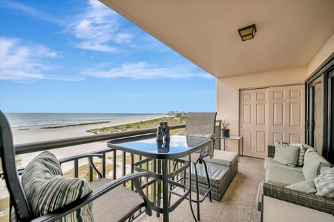 Gulf Breeze Getaway - Sand Key image 5