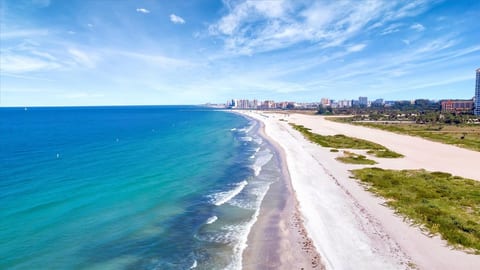 Gulf Breeze Getaway - Sand Key image 2