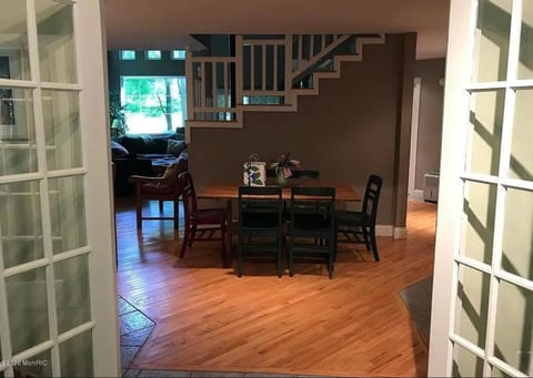 Weekly Cottage Rental - 5 Min to Private Beach!