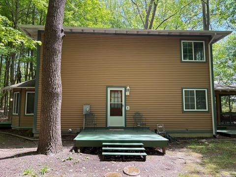 Weekly Cottage Rental - 5 Min to Private Beach!