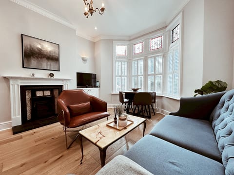 The Pontcanna Sapphire 2-Bed Haven