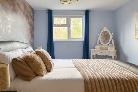Comfortable Two-Bedroom Home in St. Dials, Cwmbran