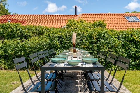 1641 Historic Farmhouse, Sleeps 16 · Bath/Bristol