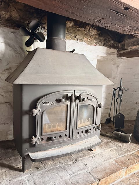 1641 Historic Farmhouse, Sleeps 16 · Bath/Bristol