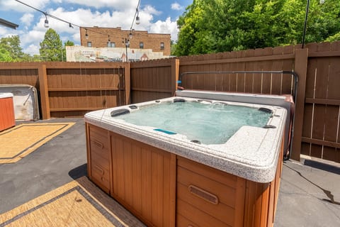 2 hot tubs on the patio for the 5 suites.  Each hot tub seats 4-6 people comfortably. 