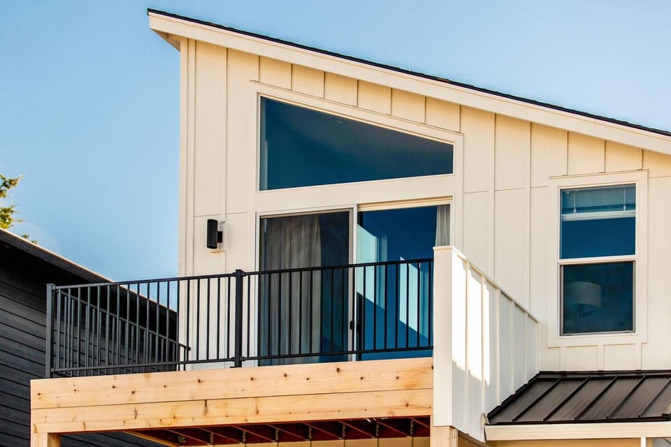 Modern Sandy Home with Mt. Hood Views - A/C - Sandy