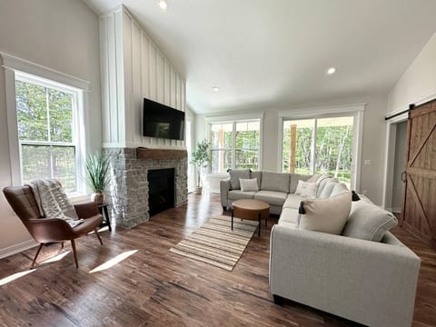 Central, Woodsy Escape W/ Fire Pit & Games
