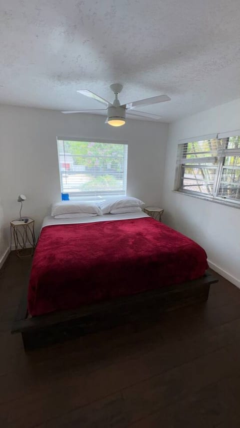 Welcome to Sailboat Bend Apartments| Beach • Las Olas • Sleeps 4