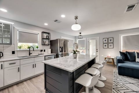 Lake Life Oasis near Universal +Pool/Hot Tub/Games