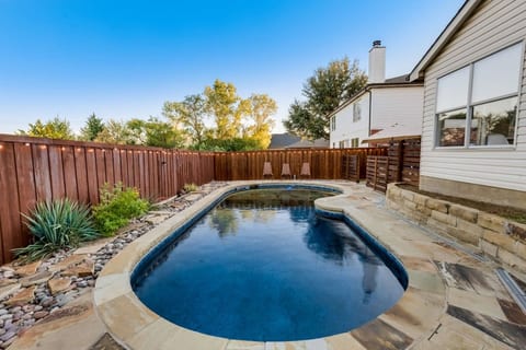 Lake Life Oasis near Universal +Pool/Hot Tub/Games