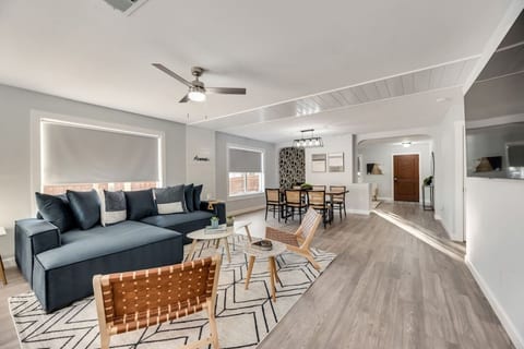 Lake Life Oasis near Universal +Pool/Hot Tub/Games