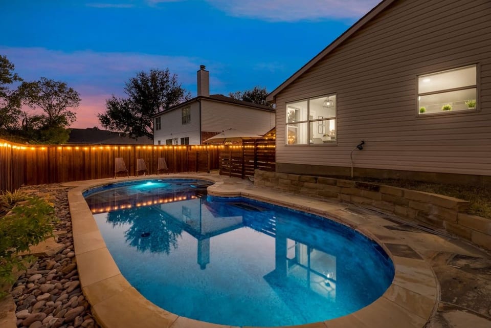 Lake Life Oasis near Universal +Pool/Hot Tub/Games - Little Elm