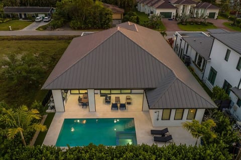 Morningside Luxury Escape - New Build-Pool & Spa