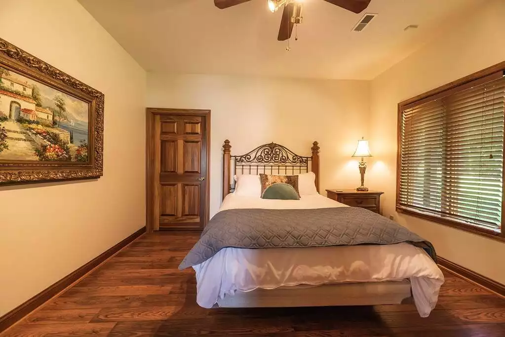 The Cove Room The Cove Room - Coeur d’Alene, Luxury Lakefront Villa, Sleeps 12! - Loudon