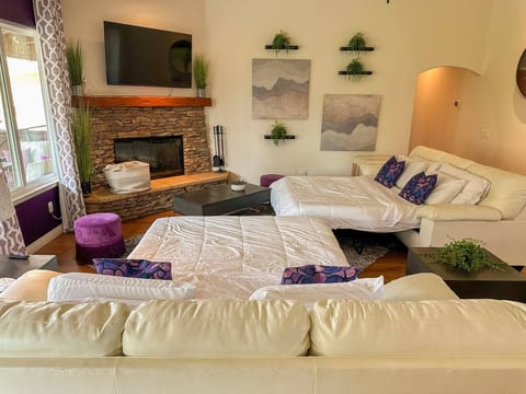Whole Home Sleeps 16 | Hot Tub | Reunions & Groups