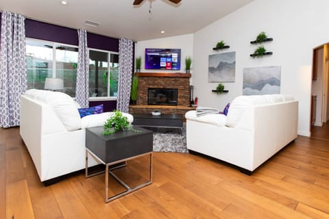 Whole Home Sleeps 16 | Hot Tub | Reunions & Groups