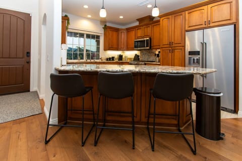 Whole Home Sleeps 16 | Hot Tub | Reunions & Groups