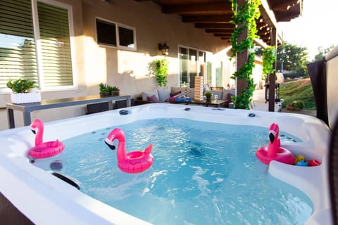 Hot Tub | Legoland & Carlsbad Beach | Sleeps 12