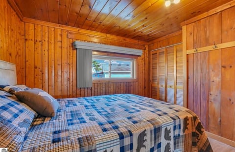 Lakefront cottage in Lake City