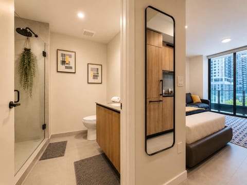 Downtown Miami Wellness Studio | Rooftop Pool+Spa