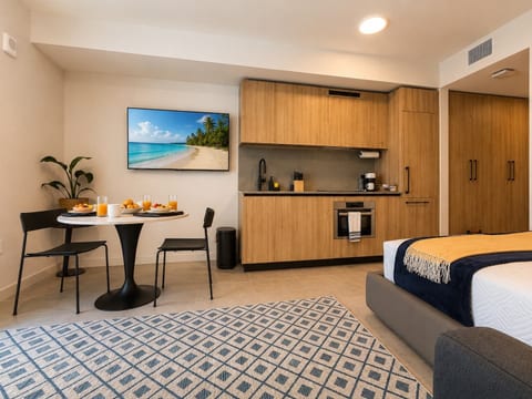 Downtown Miami Wellness Studio | Rooftop Pool+Spa