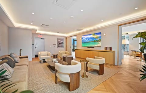 Downtown Miami Wellness Studio | Rooftop Pool+Spa