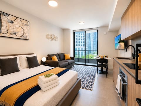 Downtown Miami Wellness Studio | Rooftop Pool+Spa