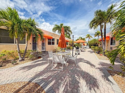 Stylish Beach Studio | Pool | Full Kitchen