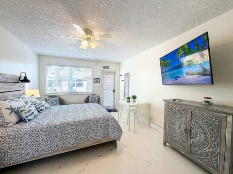 Stylish Beach Studio | Pool | Full Kitchen