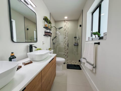 Elegant Retreat | Private entrance | Modern design