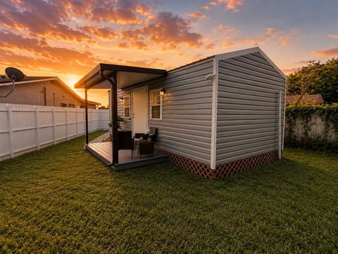 Cozy escape | Free parking | Private Patio