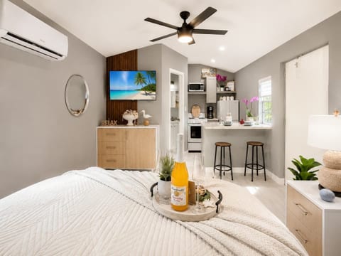 Cozy escape | Free parking | Private Patio