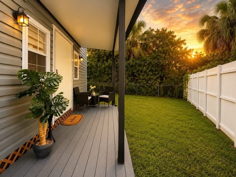 Cozy escape | Free parking | Private Patio