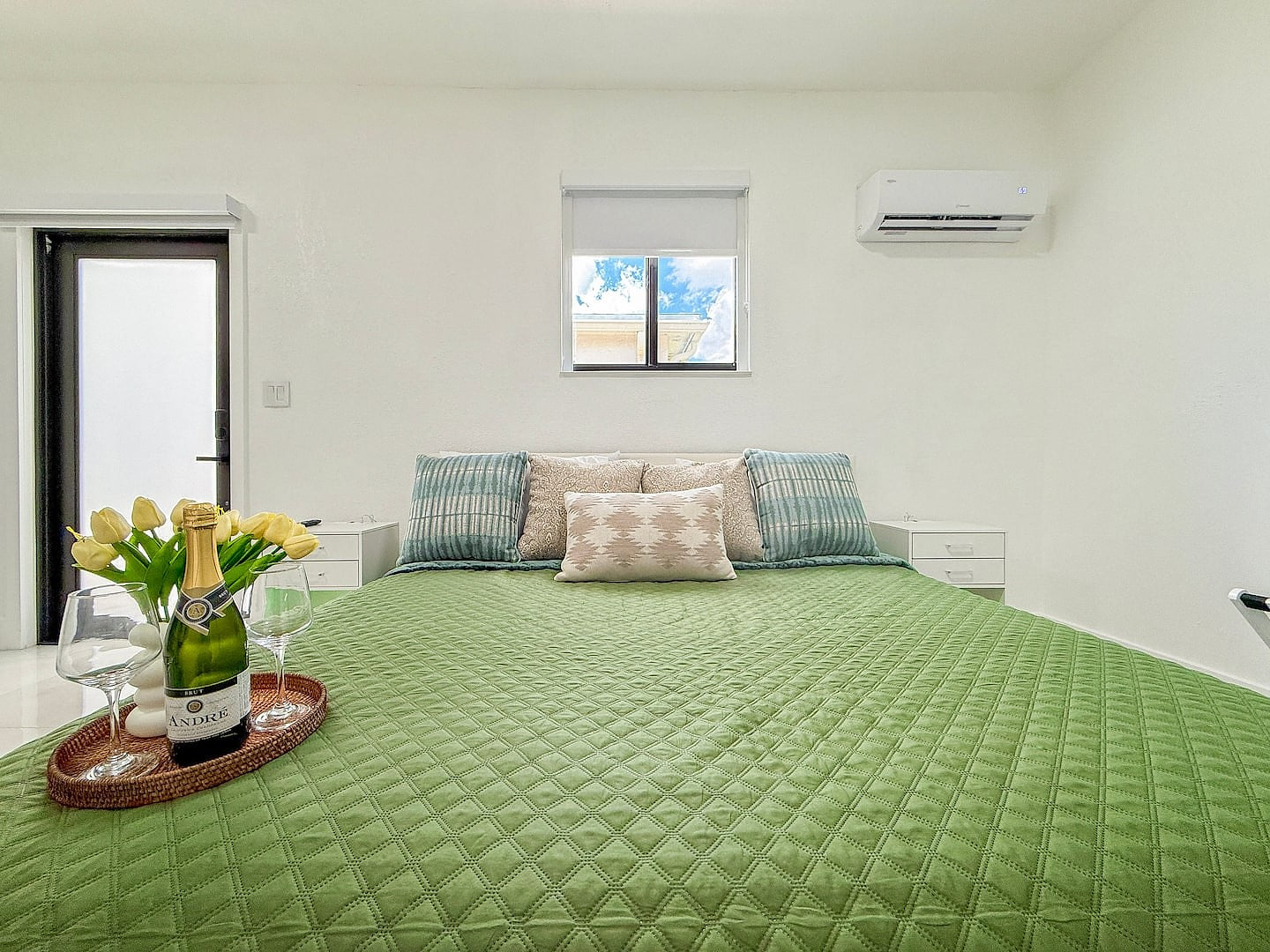 A space designed to relax, unwind, and celebrate life’s special moments: Book now and turn your stay into an unforgettable experience.