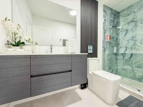 Luxury Private Studio | King Bed | Free Parking