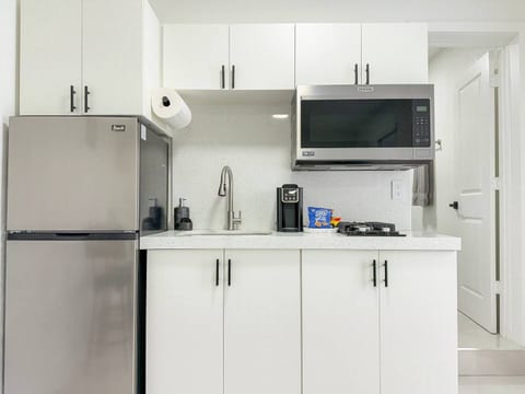 Luxury Private Studio | King Bed | Free Parking