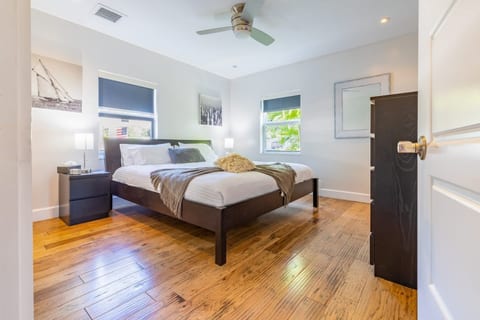 Relax in a stylish haven with natural light and chic décor. Your escape awaits!