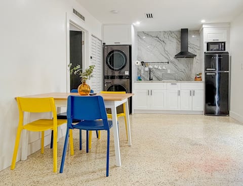 Charming Kitchen: Modern appliances and vibrant seating create the perfect cooking spot!
