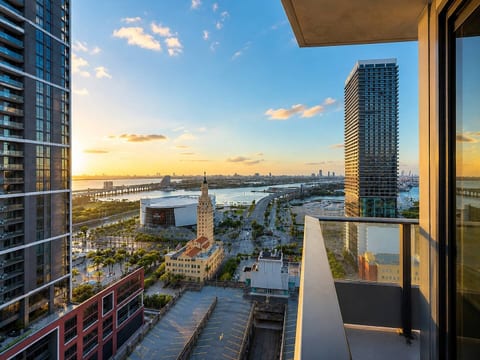 The perfect combination of modernity, sea, and skyline. A privileged view that becomes the star of your entire stay.