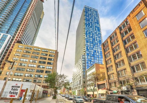 Luxury Condo Studio Downtown Toronto Entertainment Area