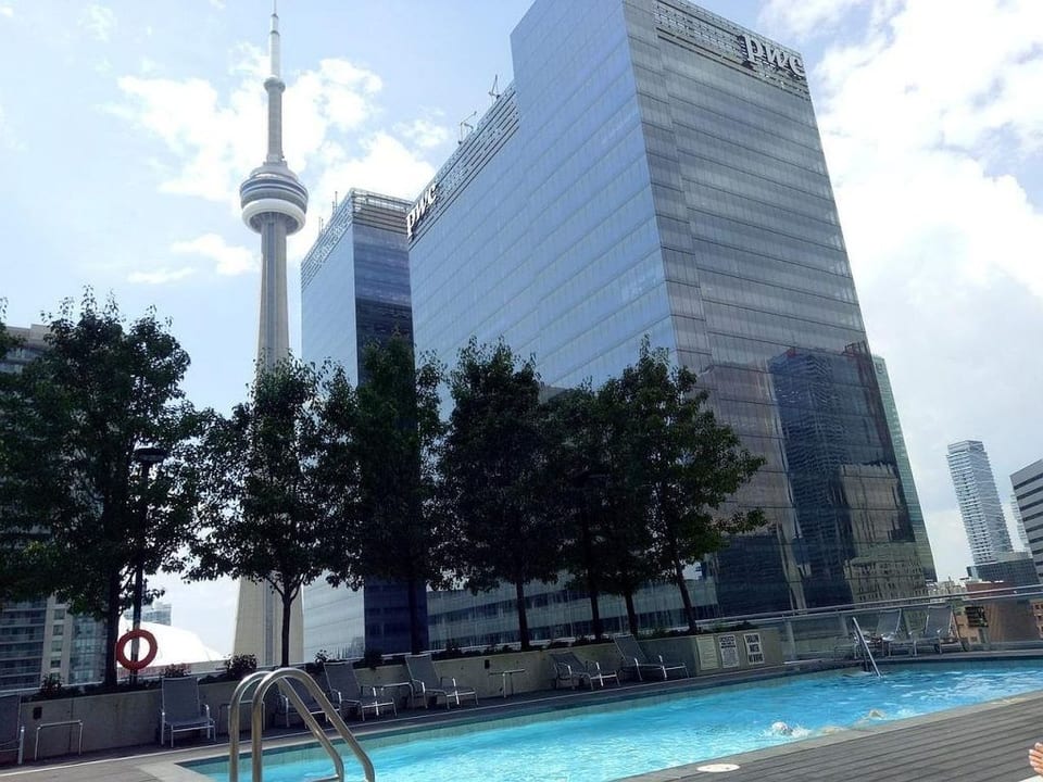 Modern Design 1 Bedroom Premier Condo - Toronto